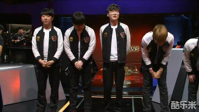 而詹姆斯在 而詹姆斯在